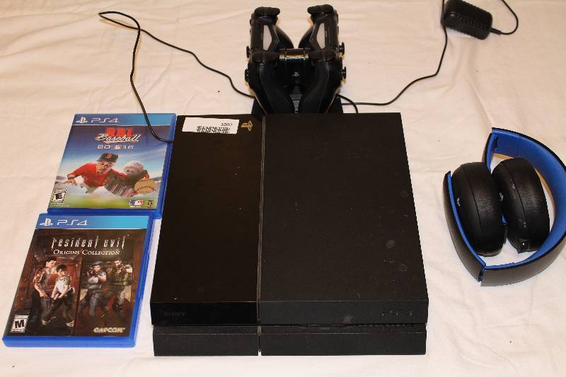 lot 1002 image: Playstation 4