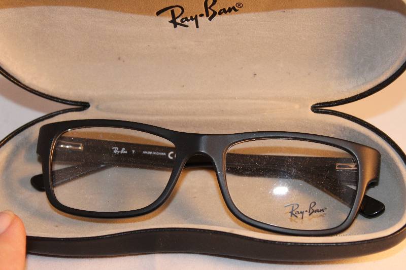 lot 1019 image: RayBan RB 5268