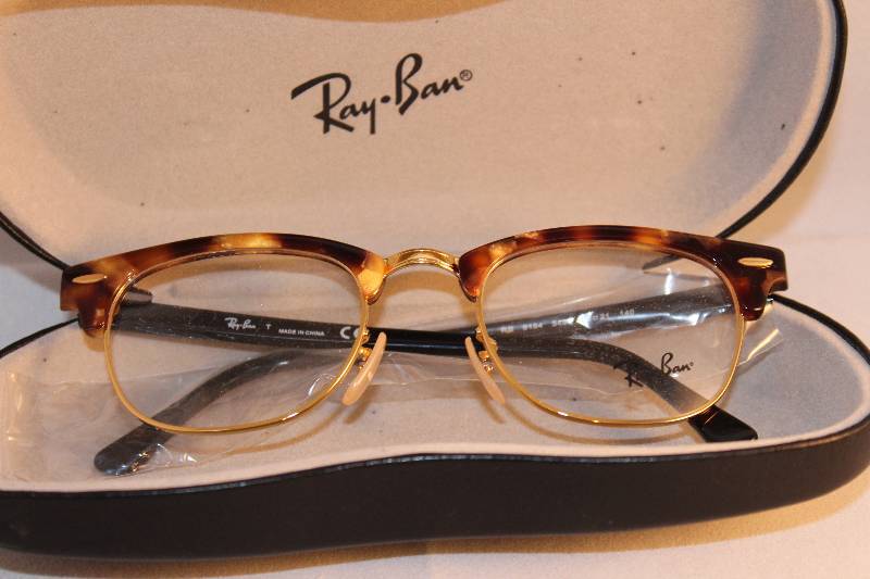 lot 1021 image: RayBan 5154
