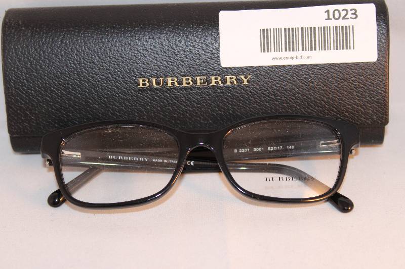 lot 1023 image: Burberry B2201