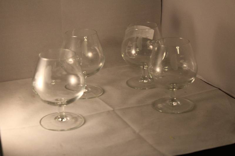 lot 1048 image: 4 Small Brandy Glasses