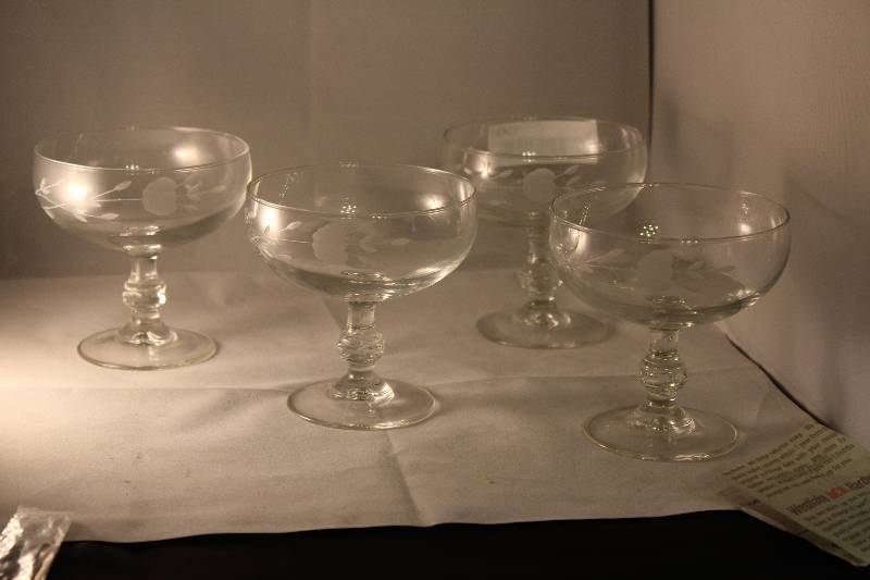 lot 1049 image: 4 Etched Glasses