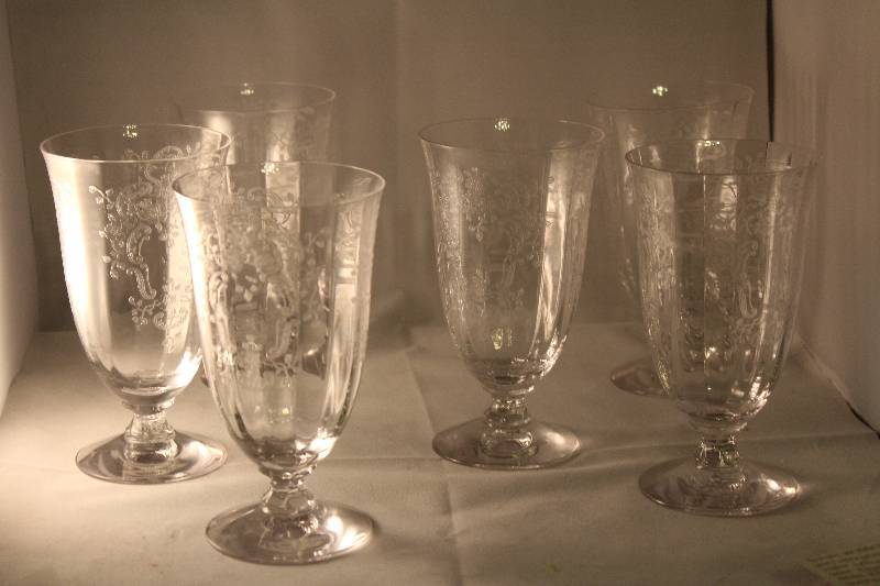 lot 1050 image: 6 Etched Glasses