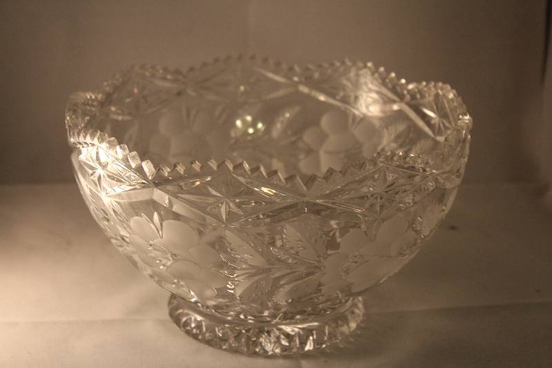lot 1054 image: Flower Etched Candy Dish