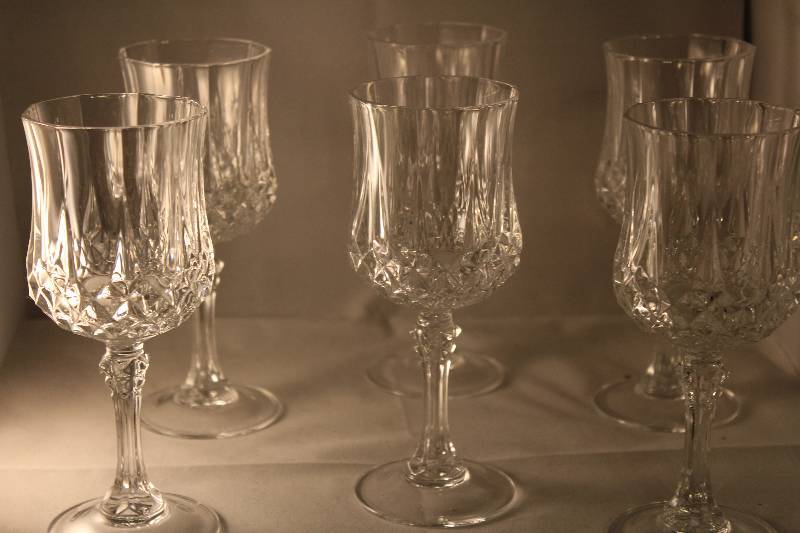 lot 1067 image: 6 Glass Wine Glasses