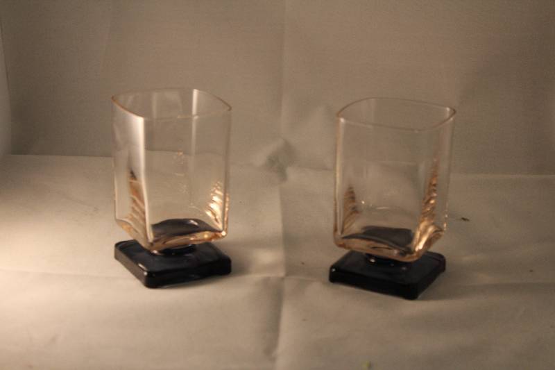 lot 1068 image: 2 Rose Colored Glasses