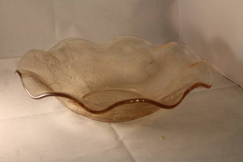 lot 1081 image: Rose Colored Bowl