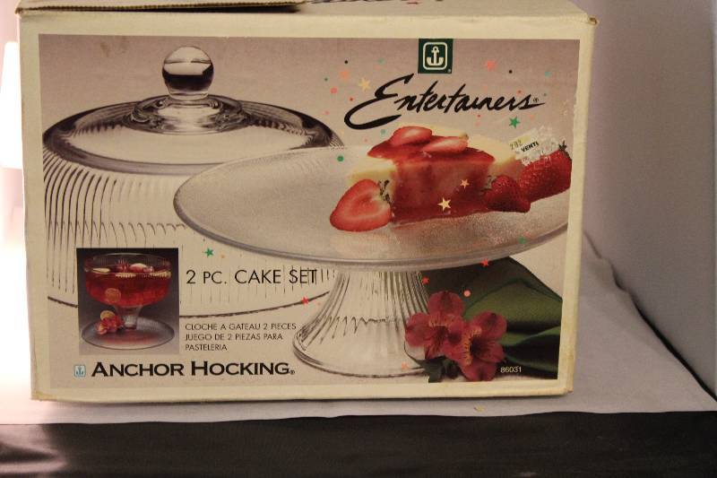 lot 1092 image: Glass Cake Set