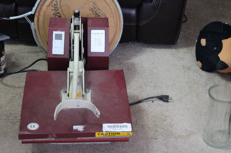 lot 1093 image: Tshirt Press