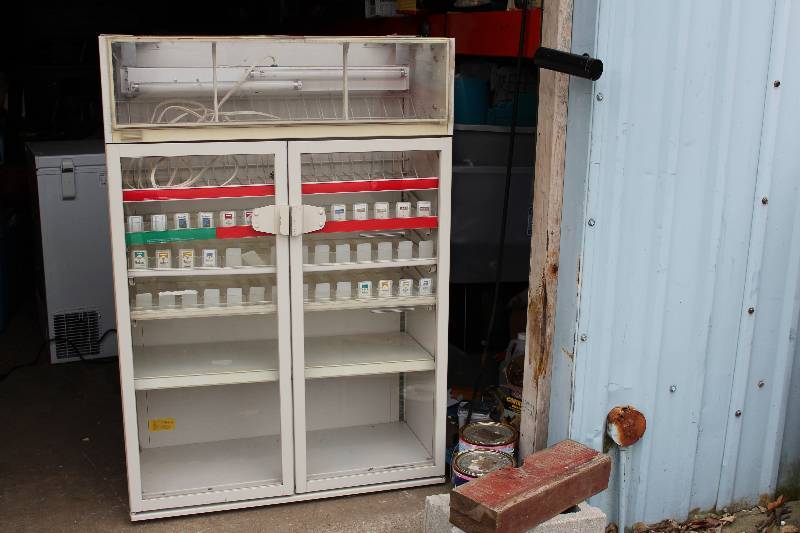 lot 1104 image: 5 Shelf Cigarette Merchandiser