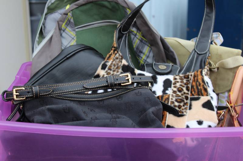 lot 1105 image: Tote Full Of Purses And Bags