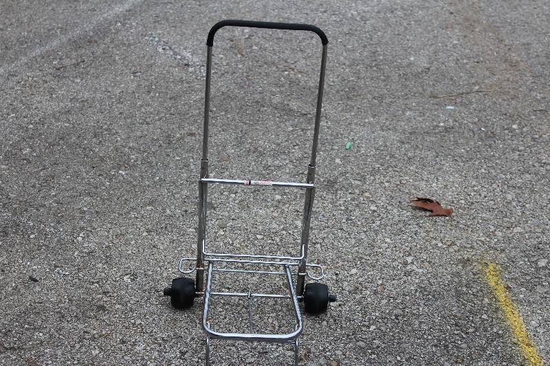 lot 1122 image: Luggage Cart