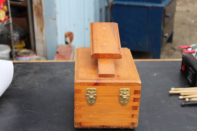 lot 1123 image: Shine Box