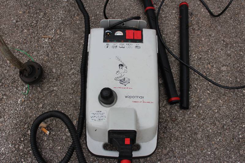 lot 1130 image: VaporMax Steam Cleaner