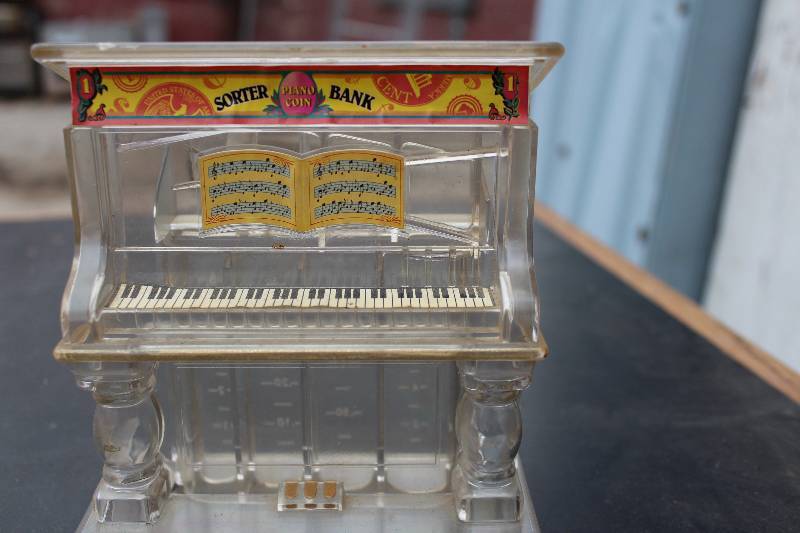 lot 1135 image: Old Piano Money Sorter