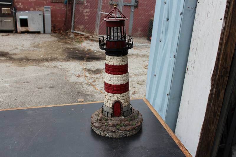 lot 1136 image: Lighthouse Decor