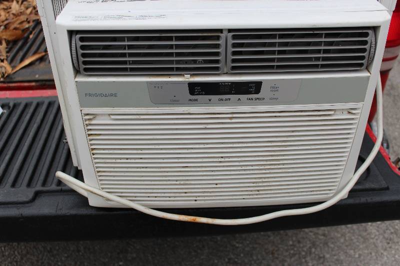 lot 1137 image: Frigidaire AC 110v