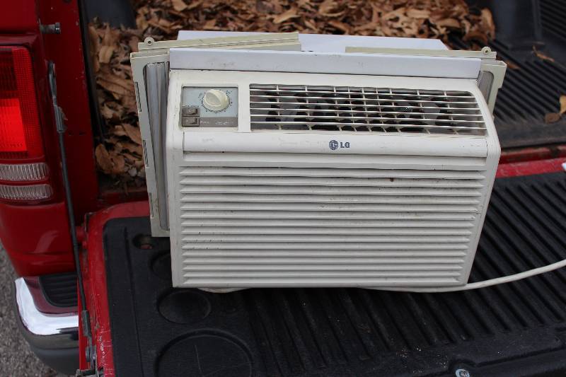 lot 1140 image: LG 110v AC