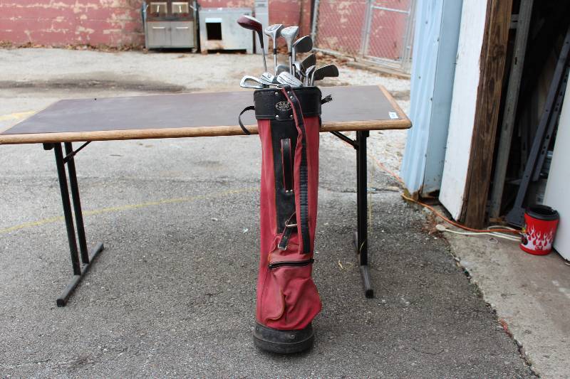 lot 1145 image: old golf clubs