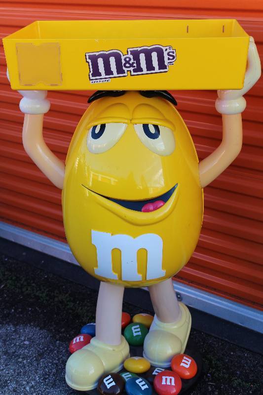 lot 1175 image: M&M Retail Display