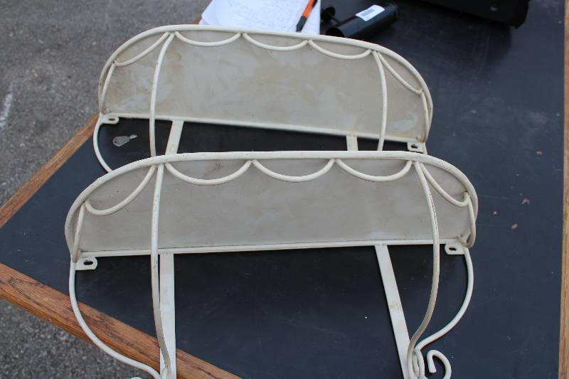 lot 1171 image: 2 Decor White Metal Shelves