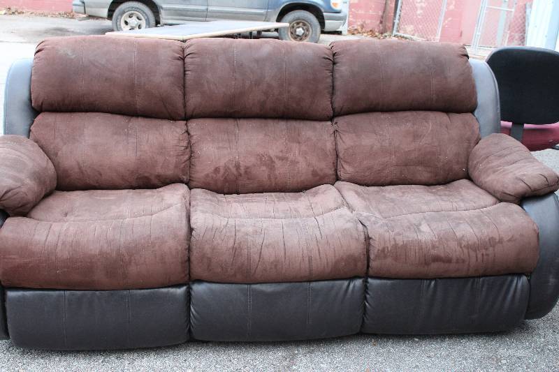 lot 1174 image: Brown MicroFiber Couch with Recliners