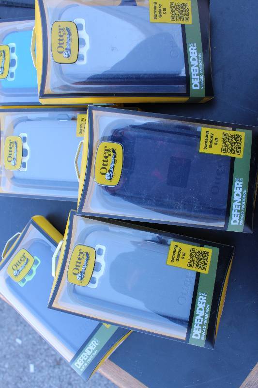 lot 1185 image: 6 Multi Colored S3 Otterbox Defender Cases