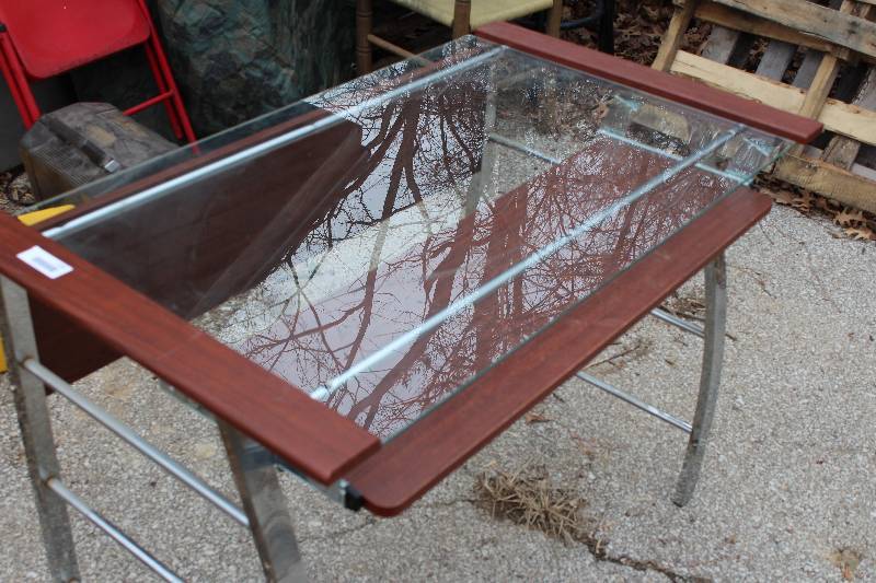 lot 1200 image: Computer Desk