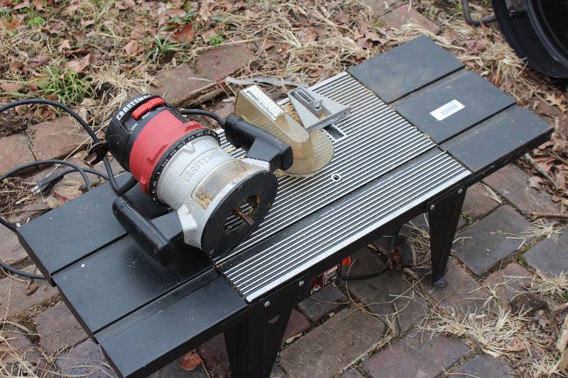 lot 1206 image: Craftsman Router and Table