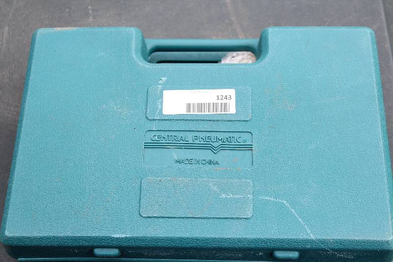 lot 1243 image: Central Pneumatic Staple Gun