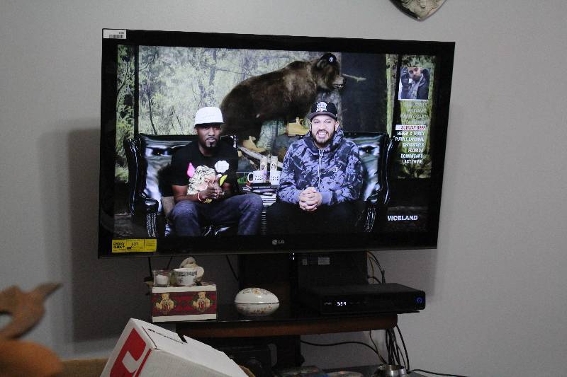 lot 1005 image: LG 47CM565 47 3D 1080p LED-LCD TV - 169 - HDTV 1080p