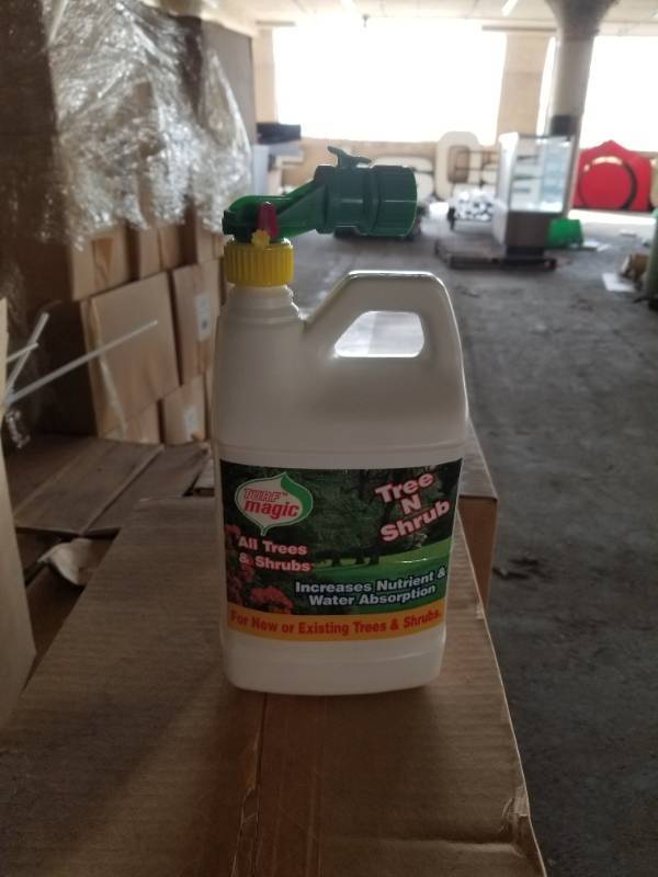 lot 90033 image: TURF MAGIC TREE N SHRUB 12 GALLON COVERS 1000 SQ FT
