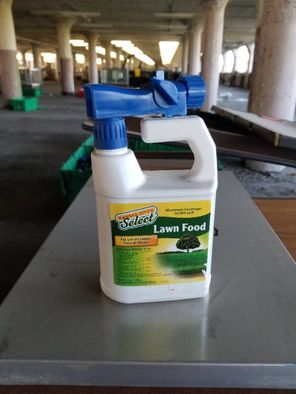 lot 73000 image: KANSAS CITY SELECT LAWN FOOD FOR USE ON LAWNS TREES & SHRUBS 1QT