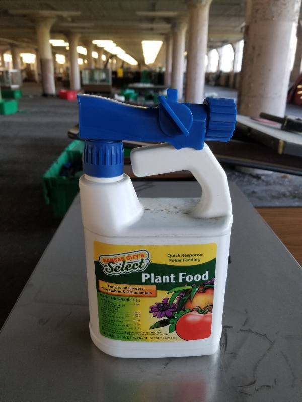 lot 73011 image: KANSAS CITY SELECT PLANT FOOD FOR USE ON FLOWERS VEGETABLES & ORNAMENTALS 1QT