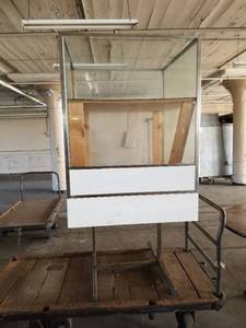 lot 71345 image: DISPLAY CASE WITH LOCK AND KEYS CART NOT INCLUDED
