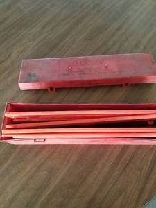 lot 71352 image: WARNING TRIANGLE FLARE KIT