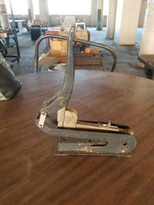 lot 71355 image: BOSTITCH HEAVY DUTY STAPLER
