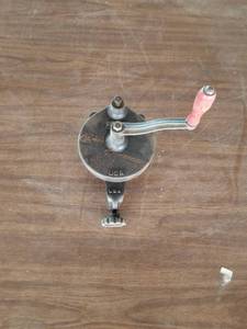 lot 71365 image: ANTIQUE HAND CRANK BENCH GRINDER