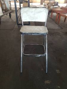 lot 71384 image: VINTAGE STEP STOOL