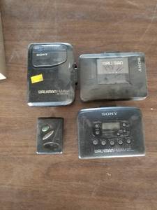lot 71393 image: LOT OF OLD WALKMAN AND PAIGER WITH METAL BOX