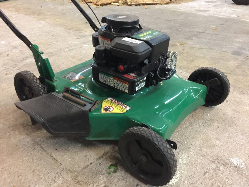 lot 1542 image: Weedeater 20 Deck Push Mower Briggs & Stratton Engine