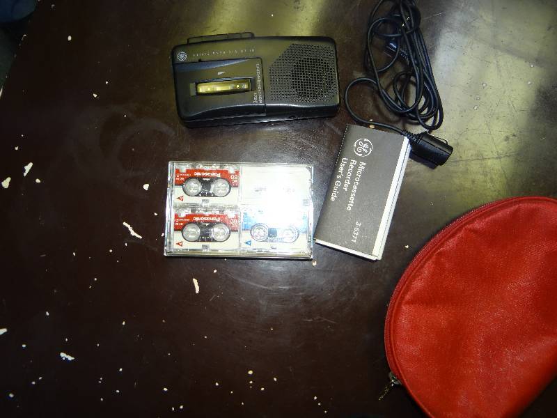 lot 1010 image: GE, Micro cassette Recorder With Microphone.