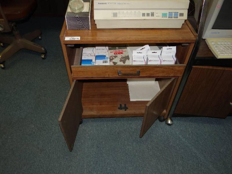 lot 1015 image: Wood Stand On Wheels.