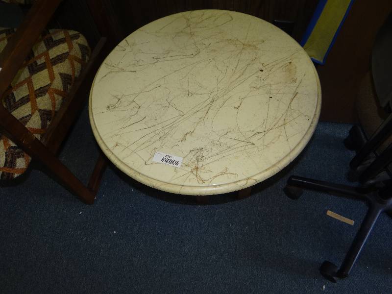 lot 1019 image: Round Table.