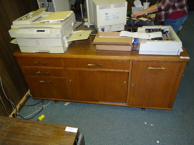 lot 1024 image: Wooden Cabinet No Key WContent.