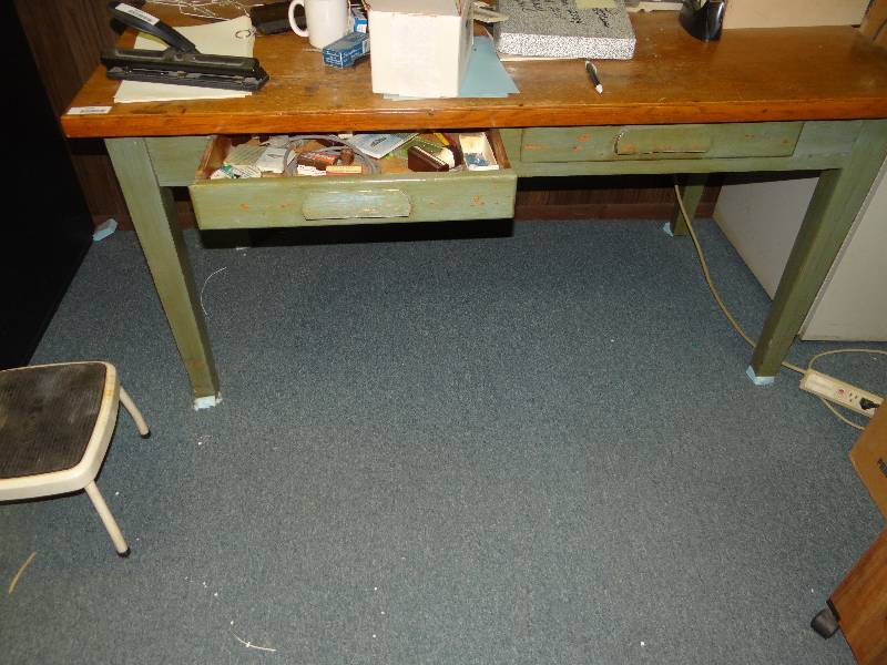 lot 1036 image: Desk.