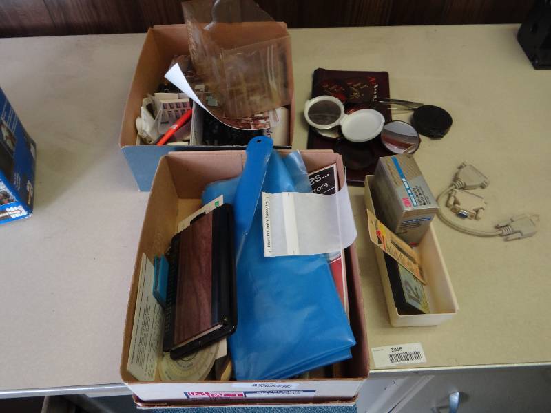 lot 1040 image: Misc Office Supply, Paper, Box Knife.