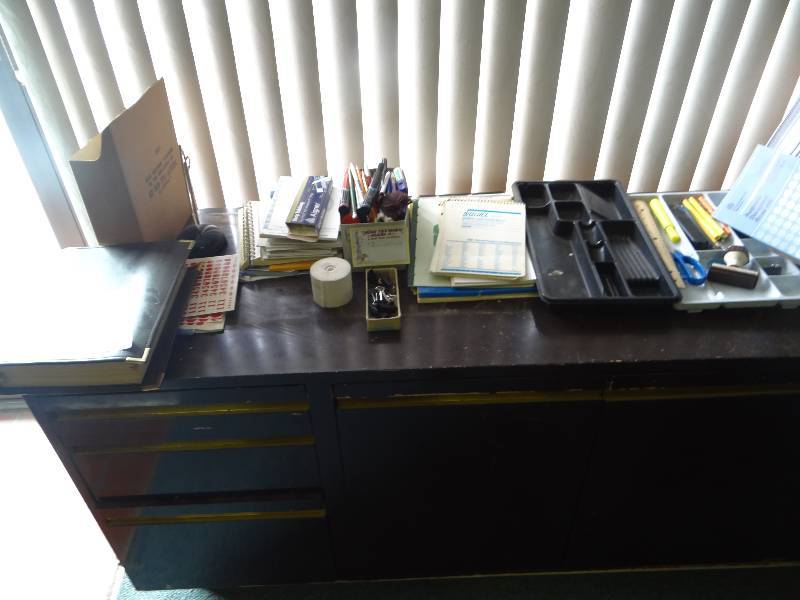 lot 1042 image: Misc Office Supply.