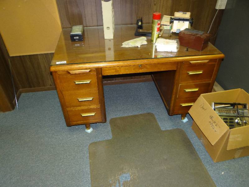 lot 1055 image: Desk & Contents.
