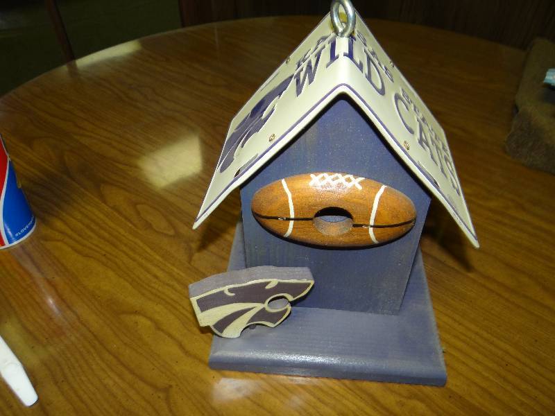 lot 1059 image: K State Bird House.